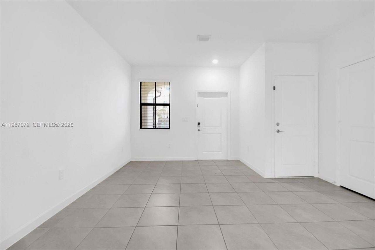 23521 Sw 129th Ave - Photo 4 of 38