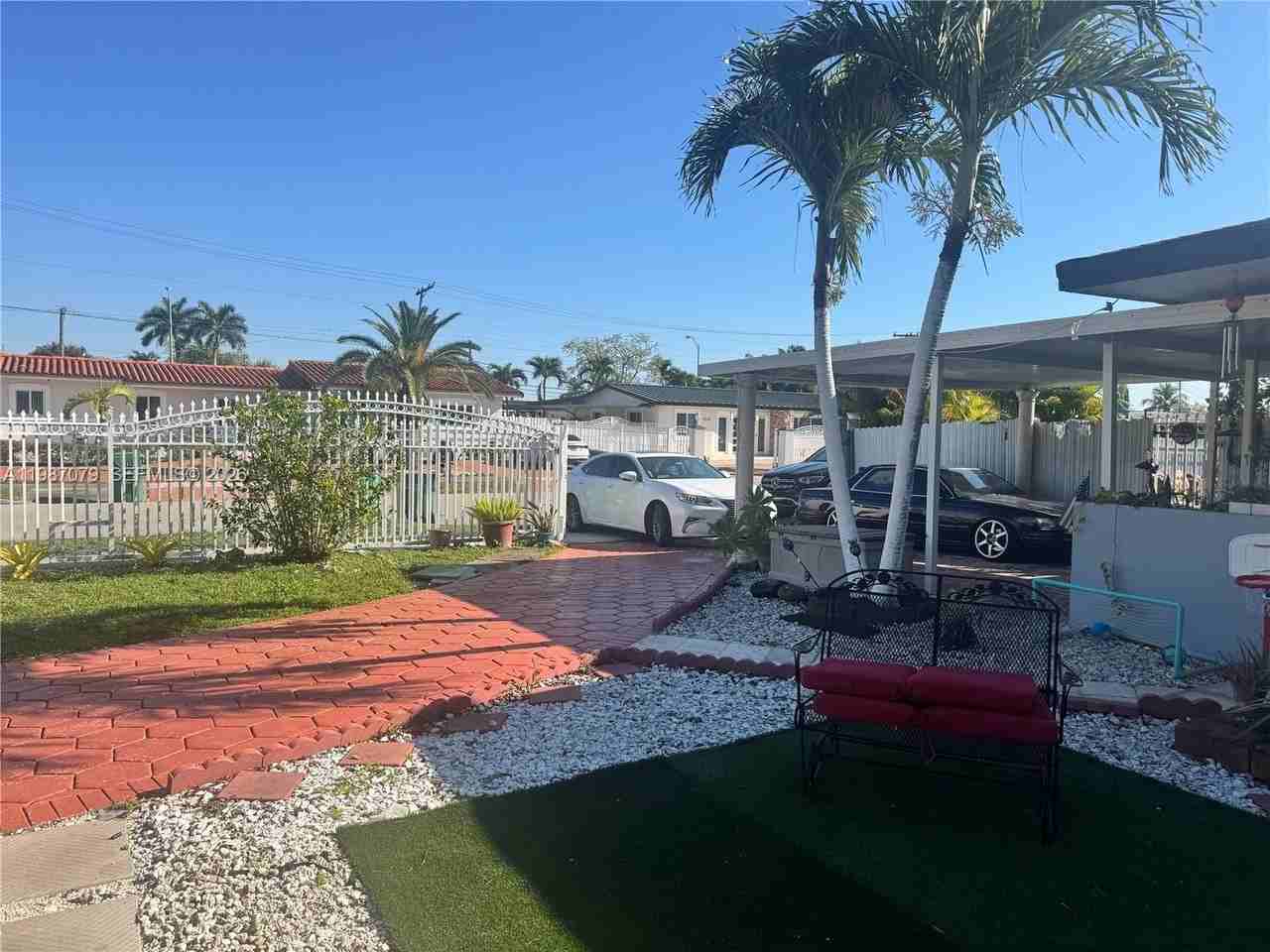 11245 Nw 62nd Ave - Photo 2 of 9