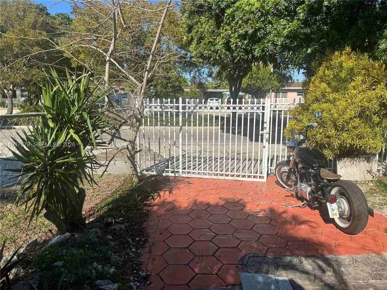 11245 Nw 62nd Ave - Photo 5 of 9