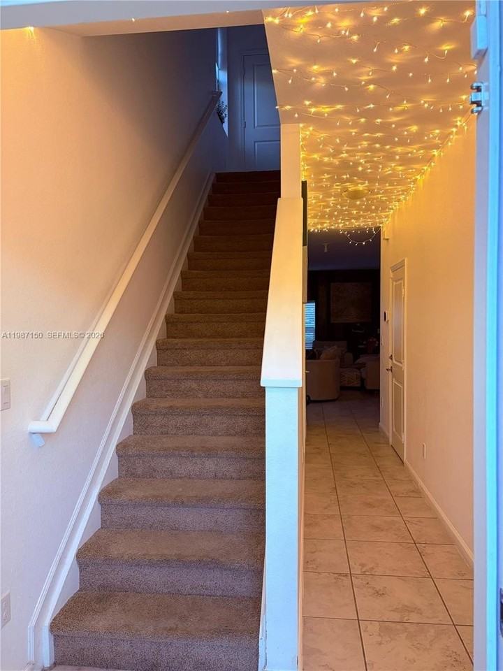 4002 Nw 11th Dr - Photo 4 of 9