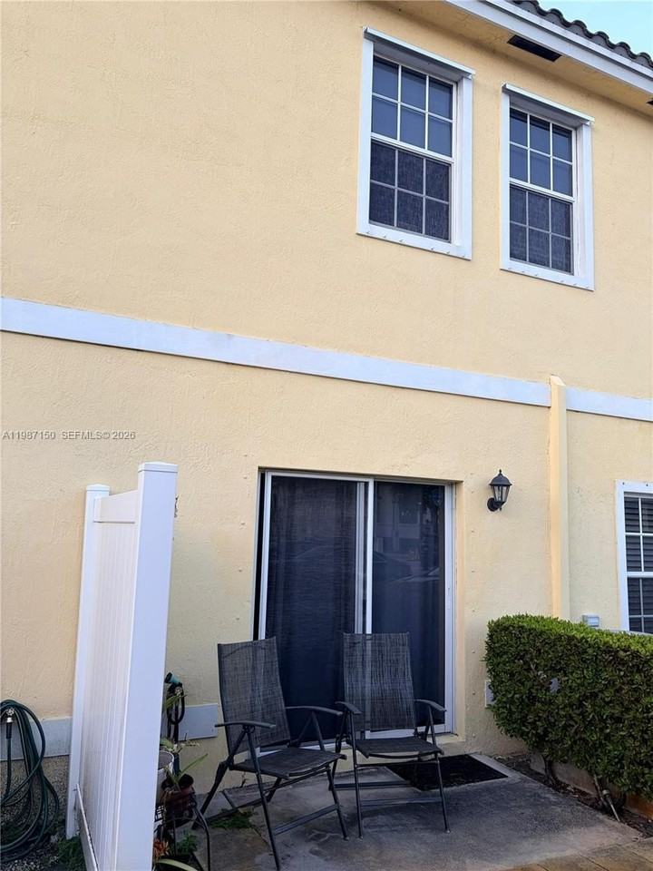 4002 Nw 11th Dr - Photo 6 of 9