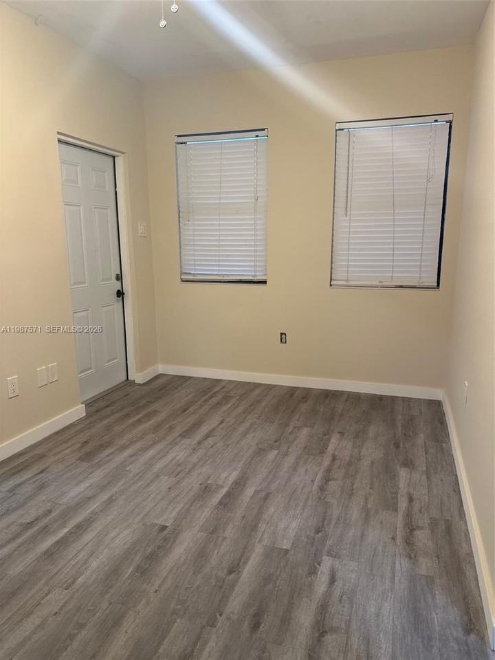 1101 Nw 32nd Pl #REAR - Photo 2 of 9