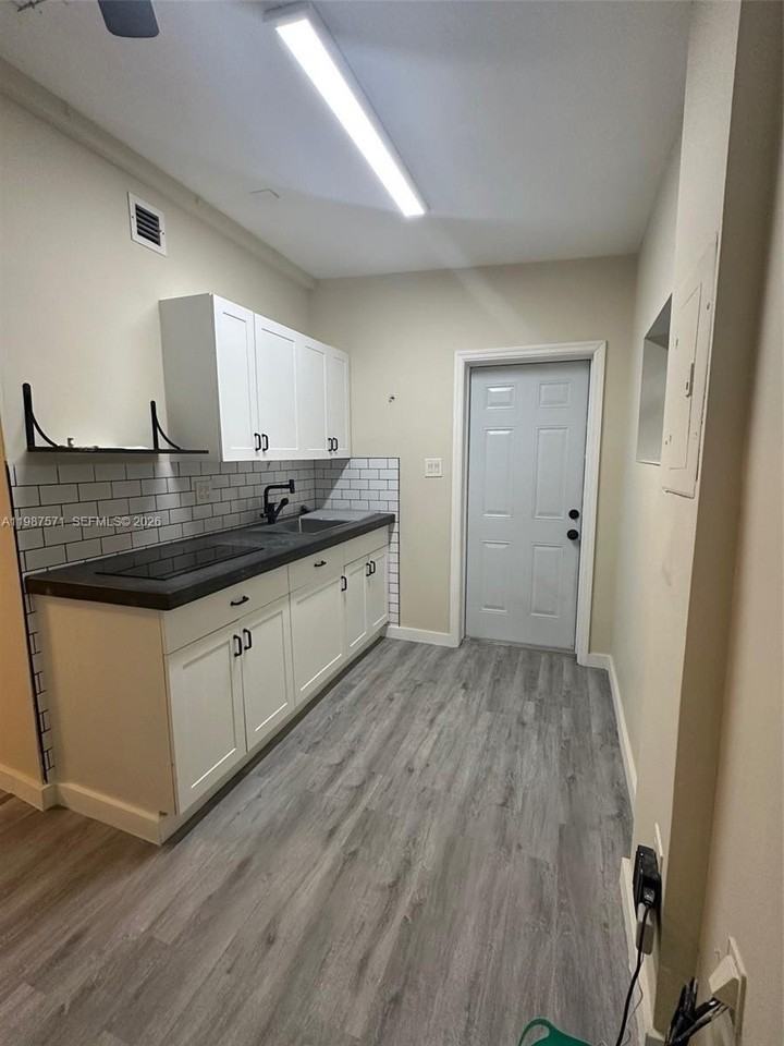 1101 Nw 32nd Pl #REAR - Photo 5 of 9