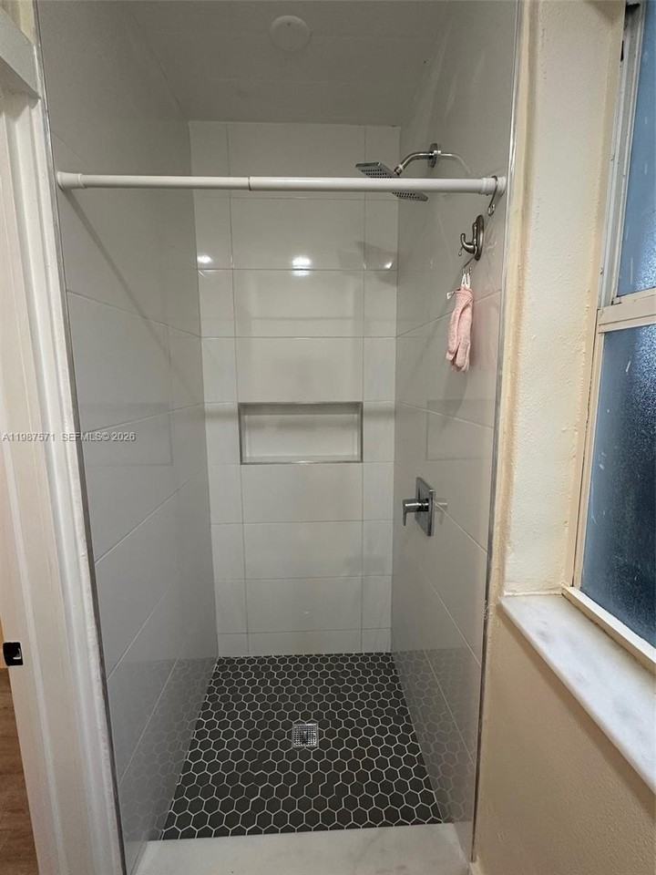 1101 Nw 32nd Pl #REAR - Photo 6 of 9