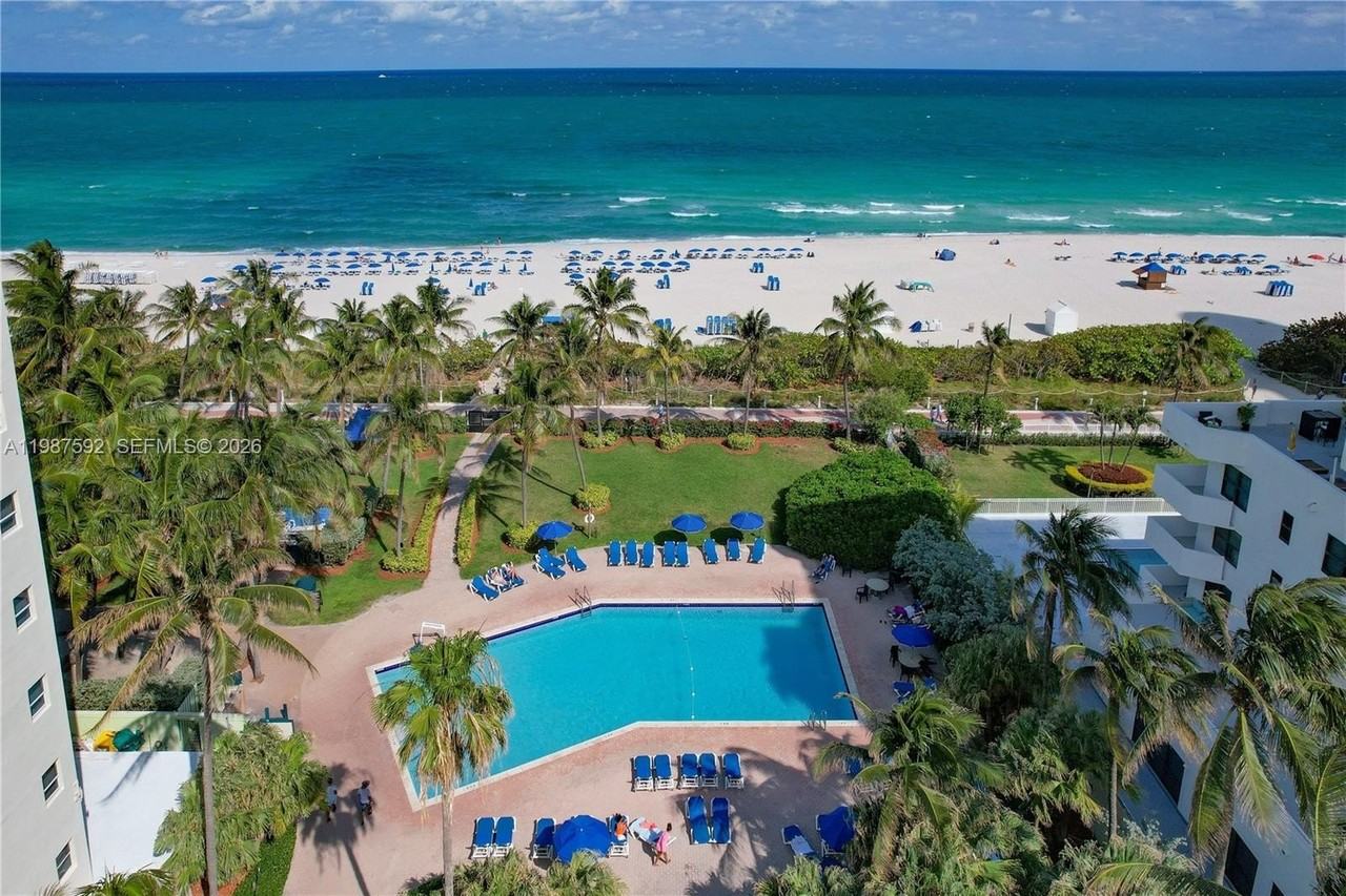 4332 Collins Ave #201 - Photo 3 of 13