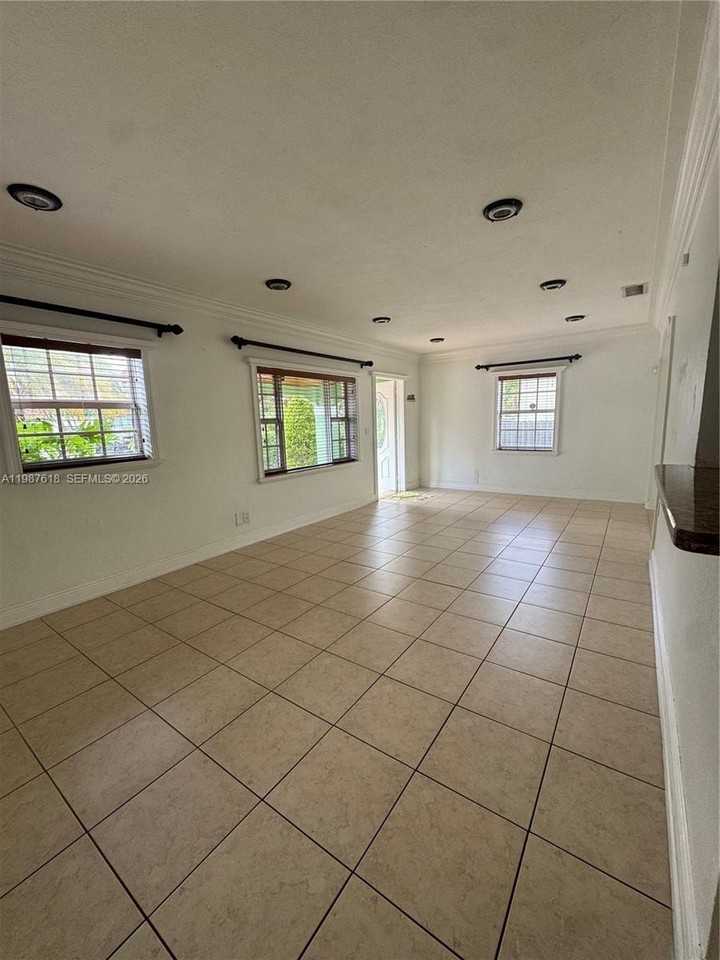 551 E 60th St - Photo 2 of 12