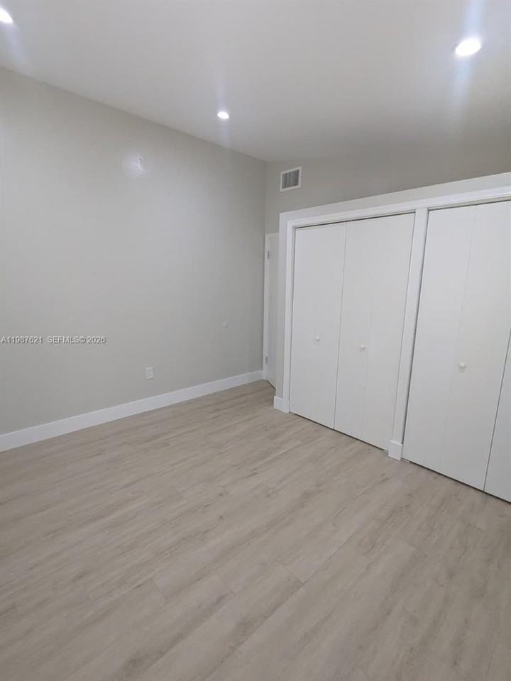 630 Se 3rd Pl - Photo 6 of 12