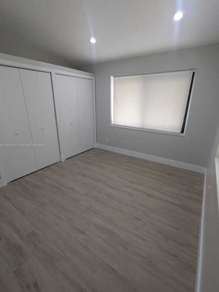 630 Se 3rd Pl - Photo 7 of 12