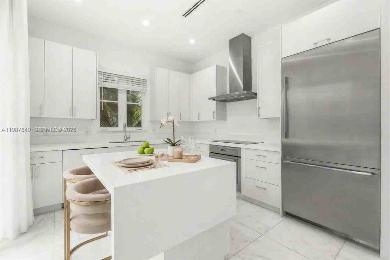 315 Santander Ave #311 - Photo 5 of 9