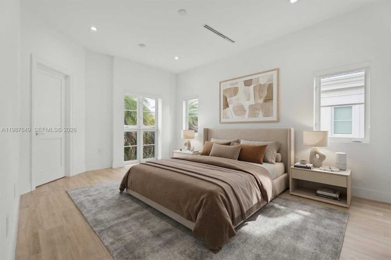 315 Santander Ave #311 - Photo 6 of 9