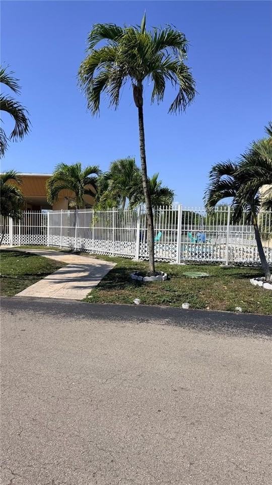 281 W Park Dr #8-14 - Photo 2 of 2