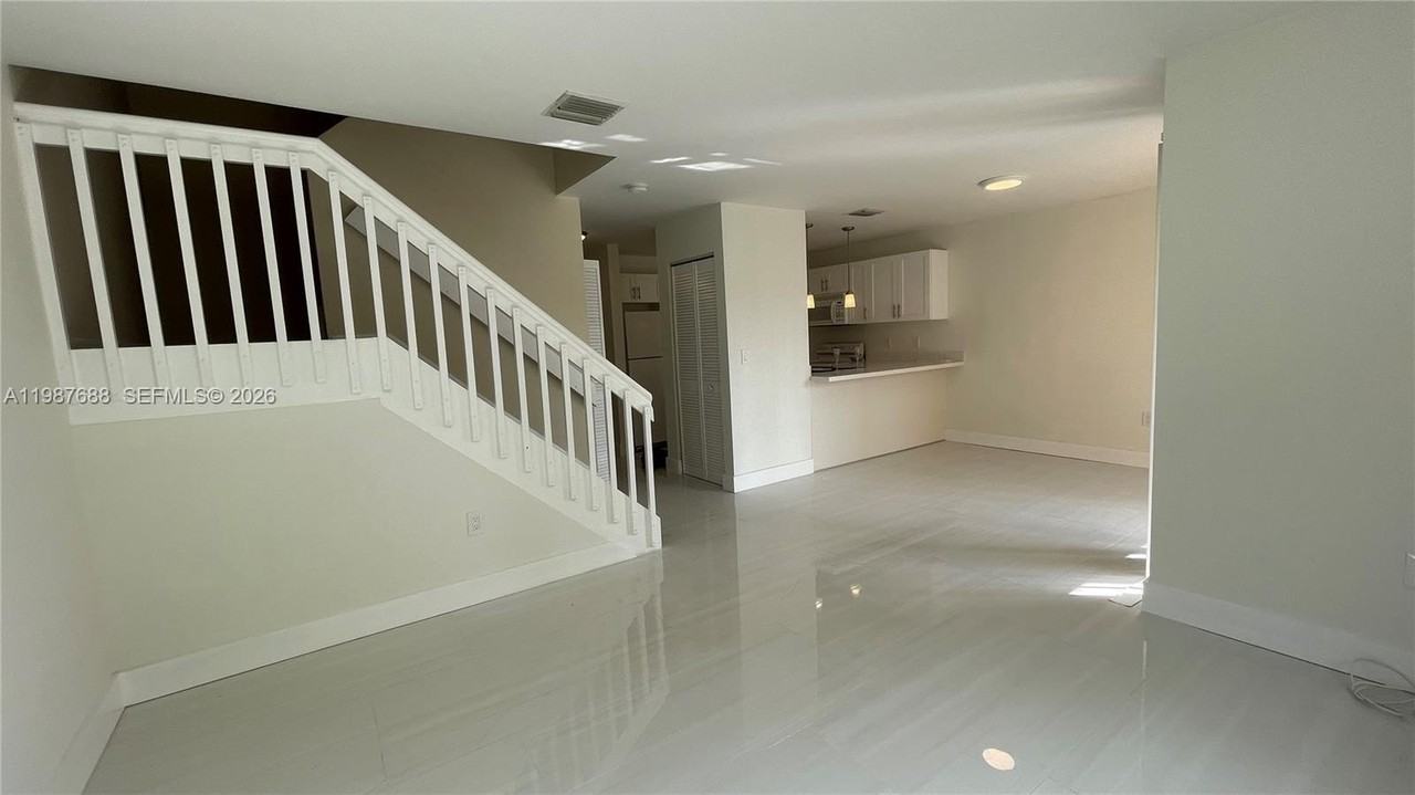 6205 Kendale Lakes Cir #288 - Photo 5 of 17