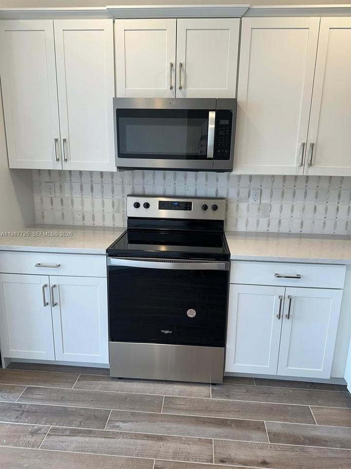 17173 Sw 1st St - Photo 3 of 6