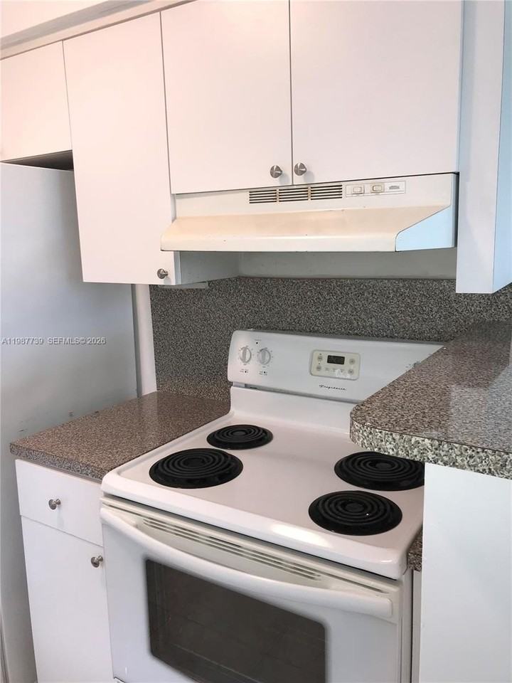 2829 Jackson St #3 - Photo 7 of 13