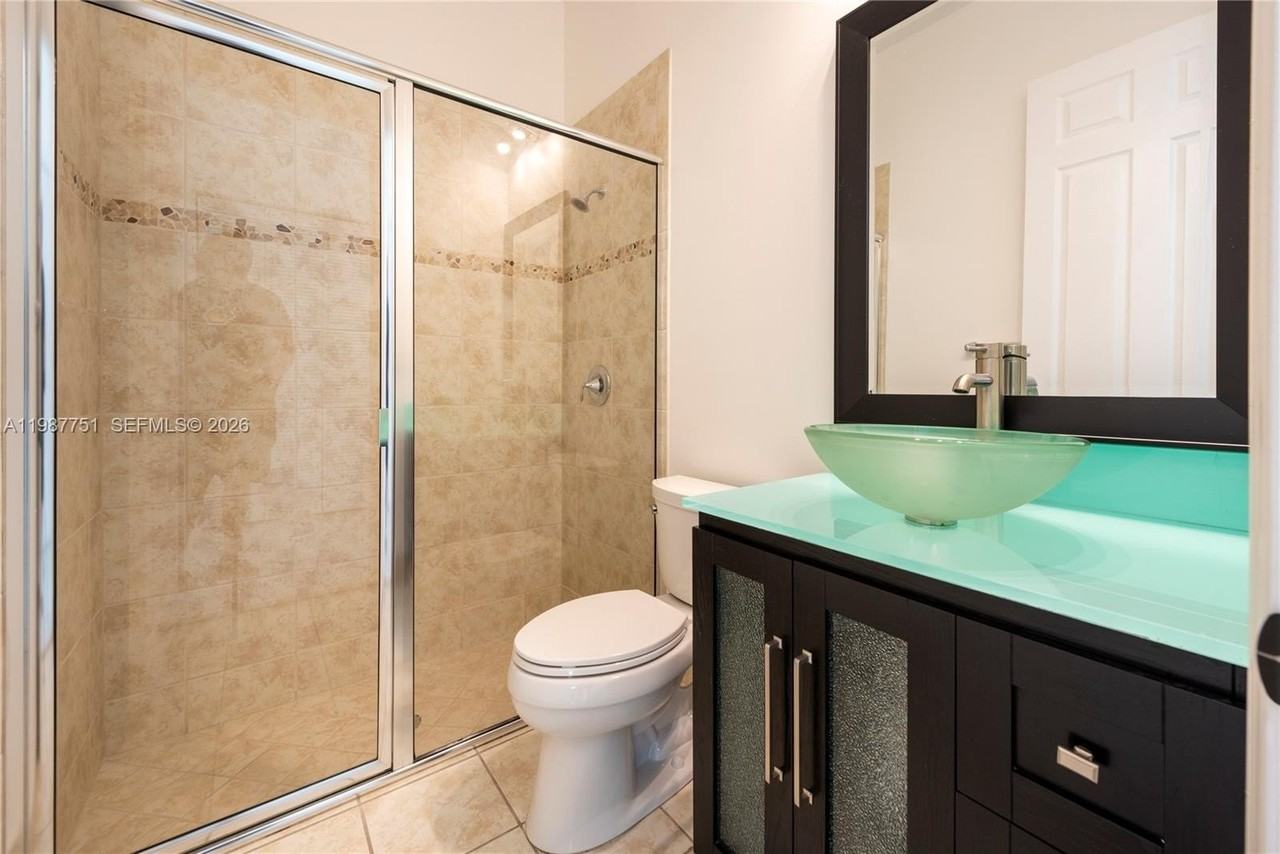 8513 Nw 41st St - Photo 5 of 7