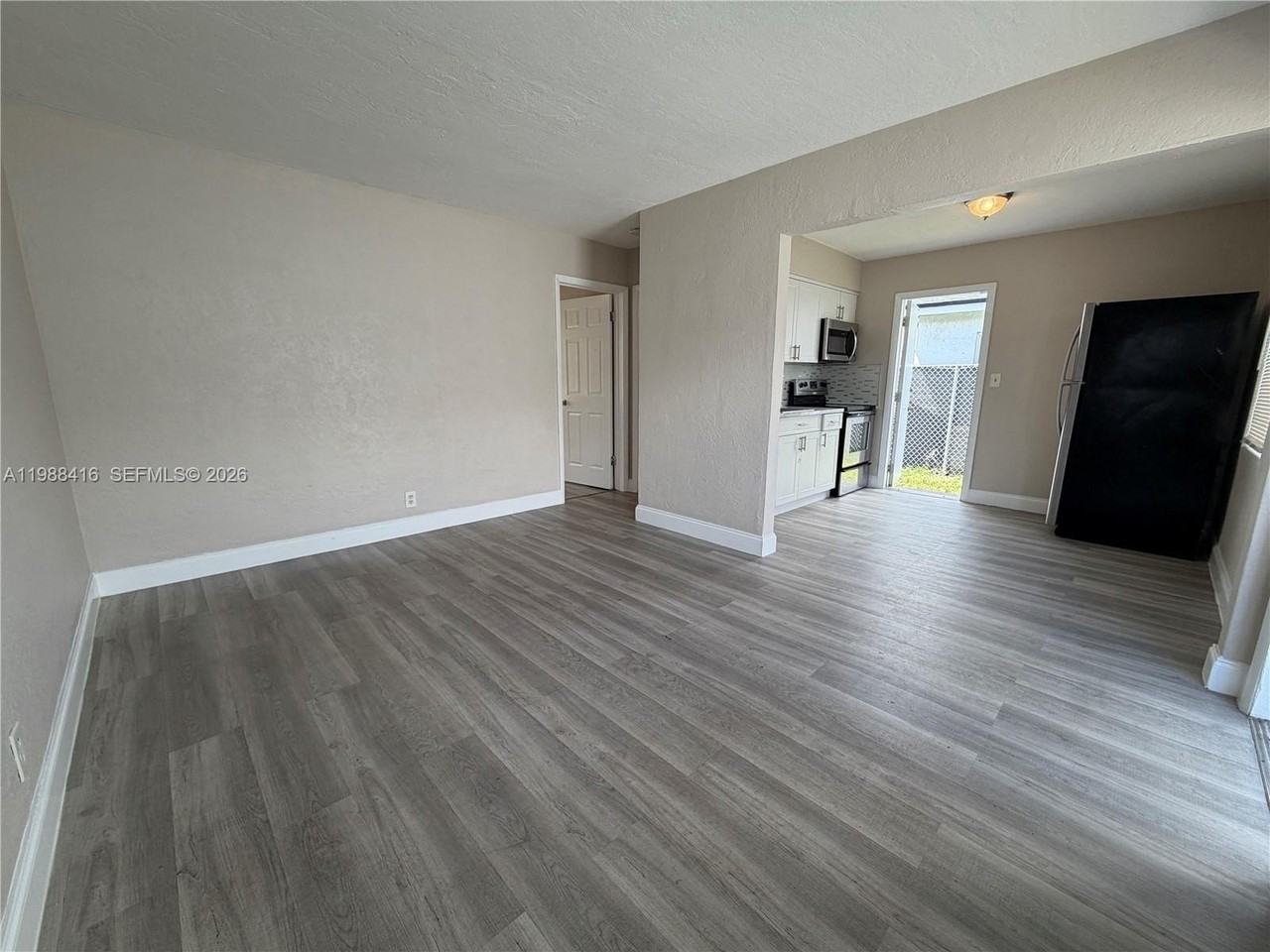 2300 Douglas St #5 - Photo 4 of 12