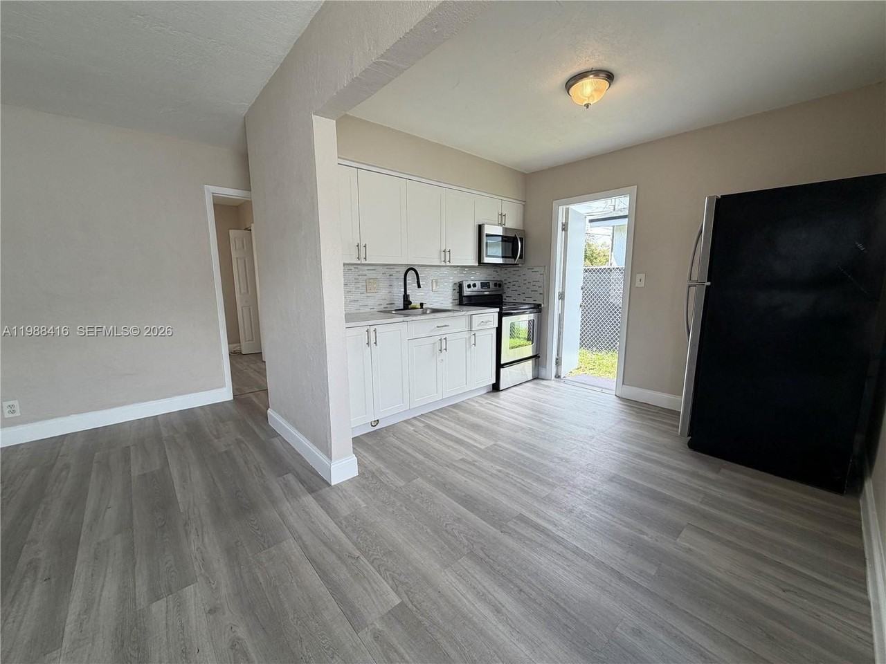 2300 Douglas St #5 - Photo 6 of 12