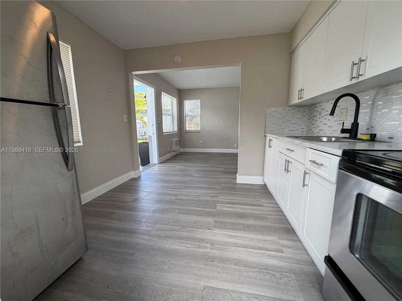 2300 Douglas St #5 - Photo 7 of 12