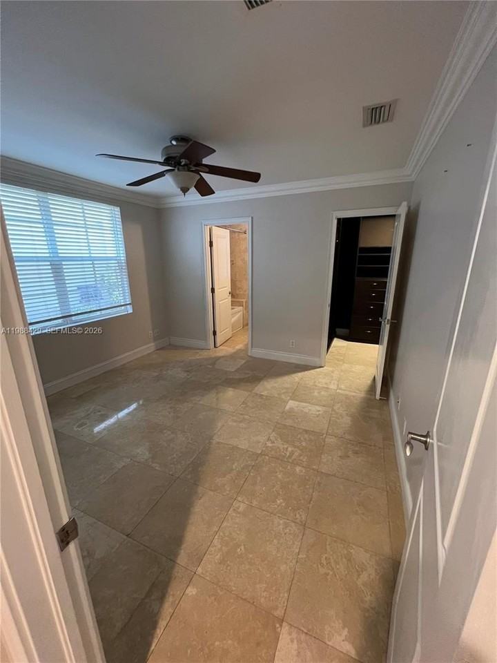 481 Menendez Ave #9 - Photo 5 of 7