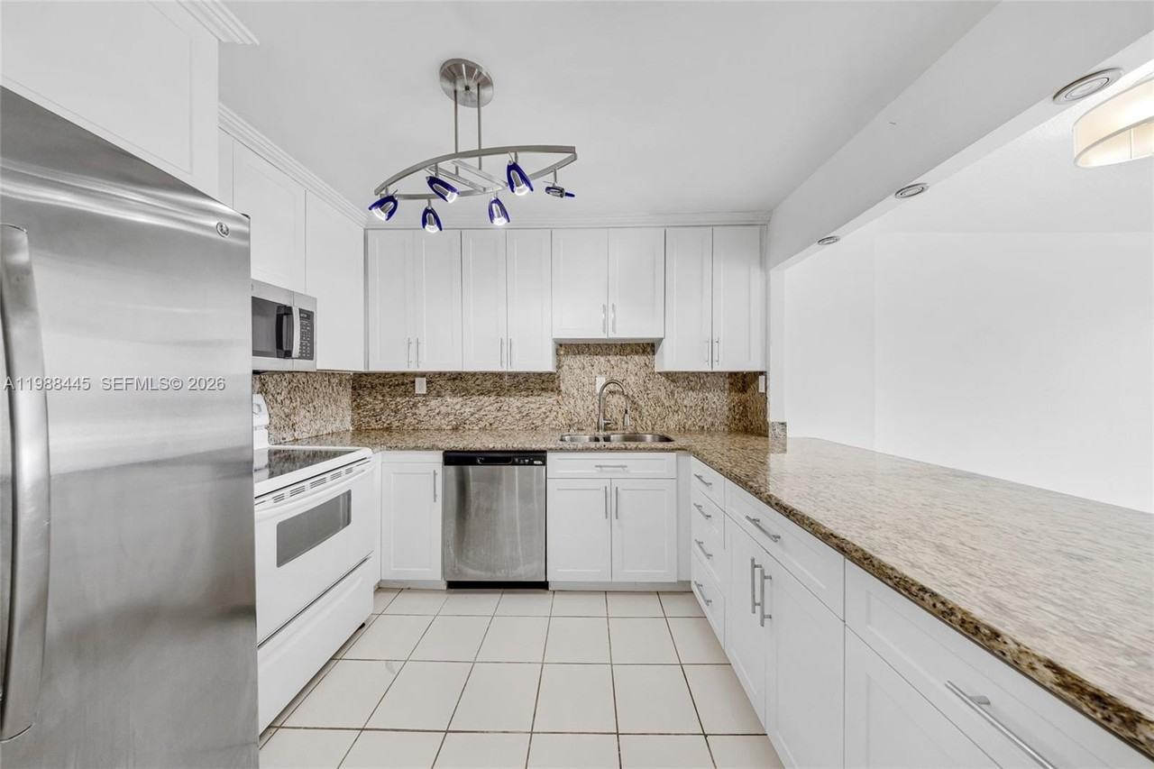 6900 Bay Dr #7E - Photo 2 of 31