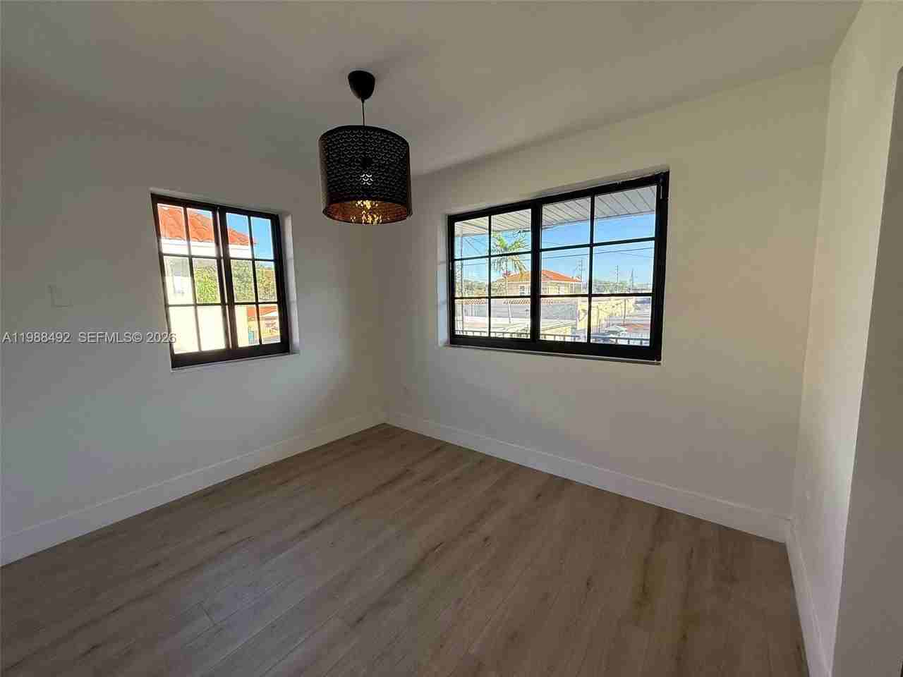 1716 Sw 11th St #4 - Photo 7 of 11