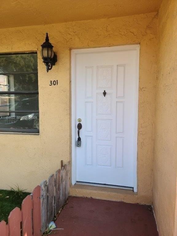 2221 W 52nd St #301 - Photo 2 of 18