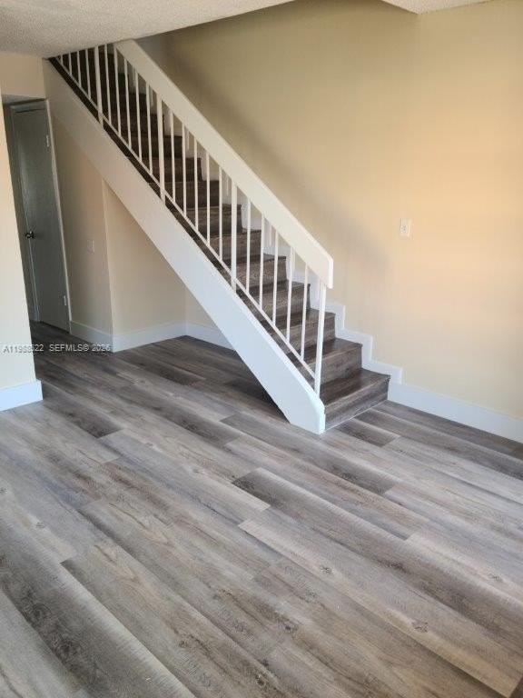 2221 W 52nd St #301 - Photo 4 of 18