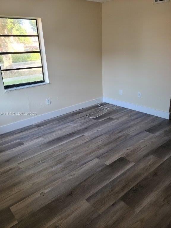 2221 W 52nd St #301 - Photo 5 of 18