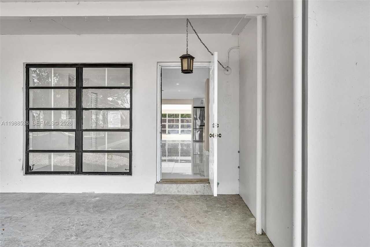 1600 Sw 9th St - Photo 6 of 50