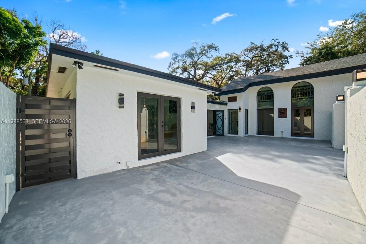 1730 Ne 137th Ter #0 - Photo 4 of 40