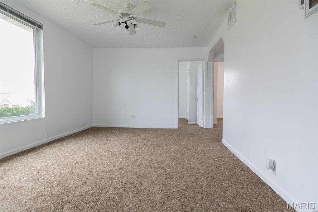 936 Guenzler Dr - Photo 6 of 8