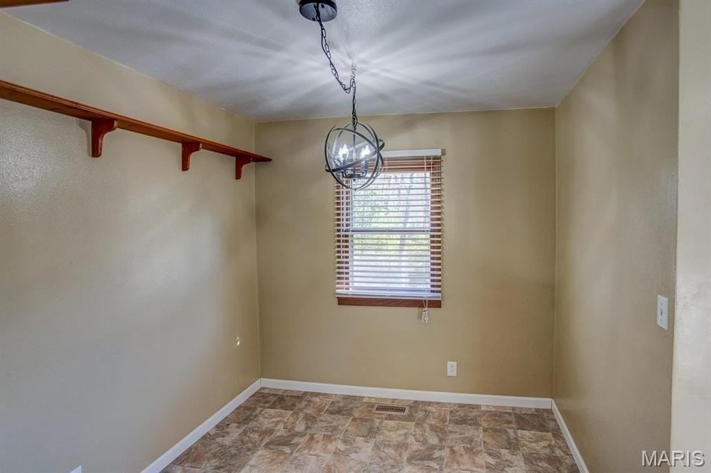 308 Bobbie Dr - Photo 5 of 14