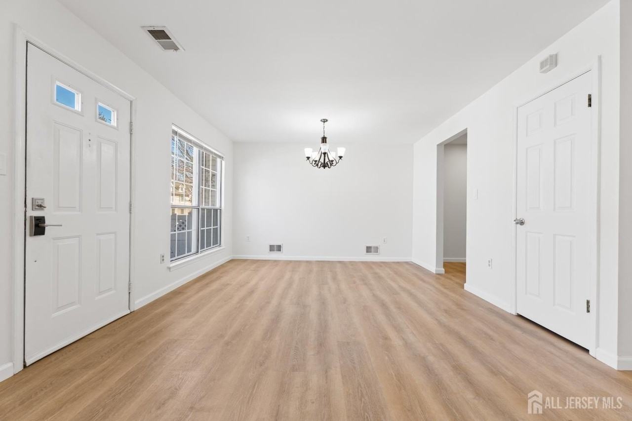 195 Darwin Ln - Photo 3 of 13