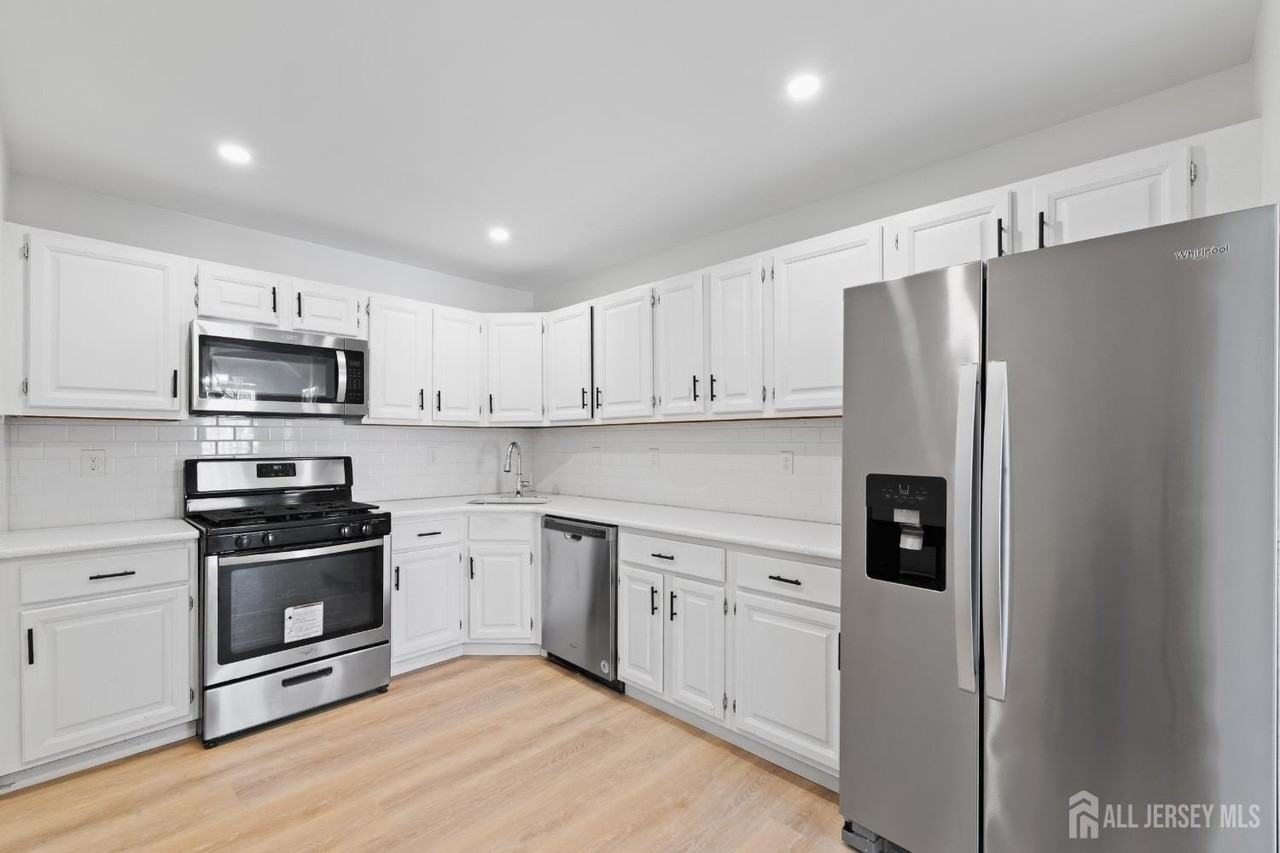 195 Darwin Ln - Photo 4 of 13