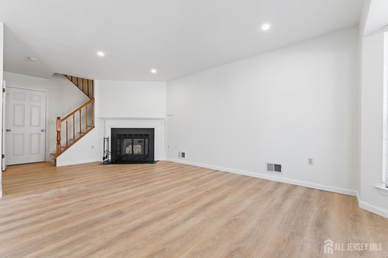 195 Darwin Ln - Photo 7 of 13