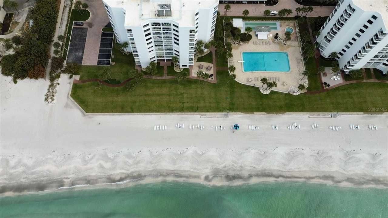 1050 Longboat Club Rd #506 - Photo 2 of 32