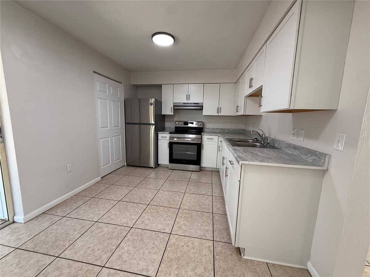 6104 Sw 12th Pl - Photo 5 of 8