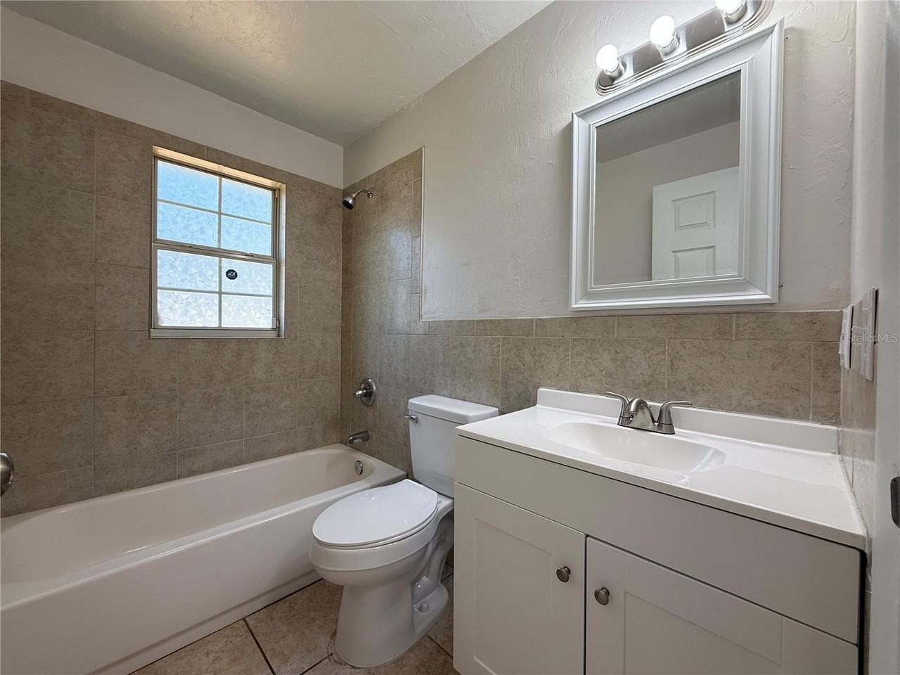 6104 Sw 12th Pl - Photo 6 of 8