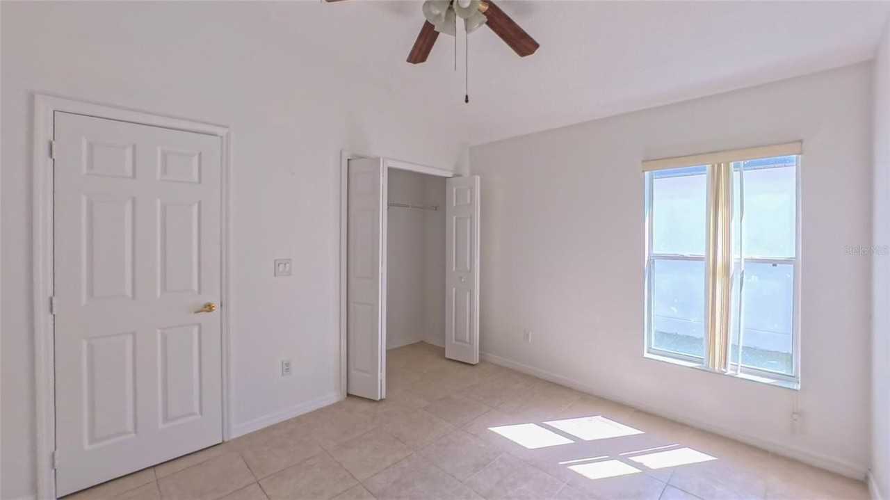 2731 Corybrooke Ln - Photo 3 of 8