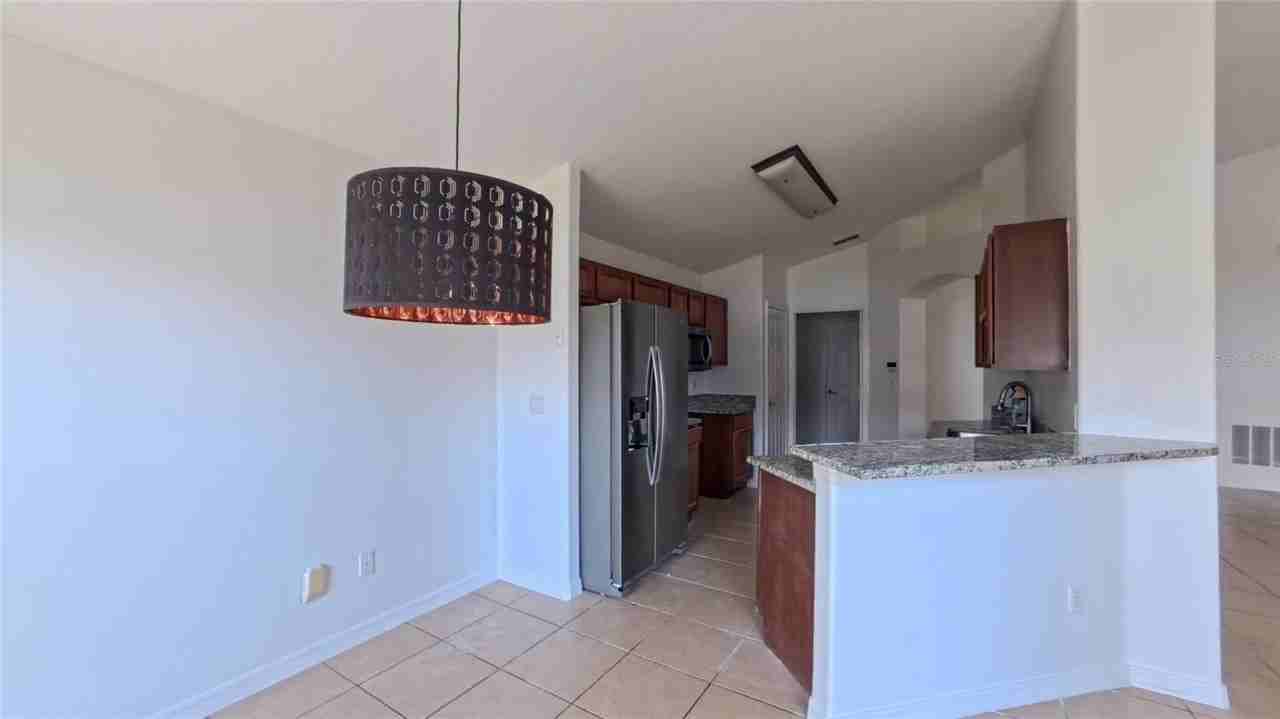 2731 Corybrooke Ln - Photo 4 of 8