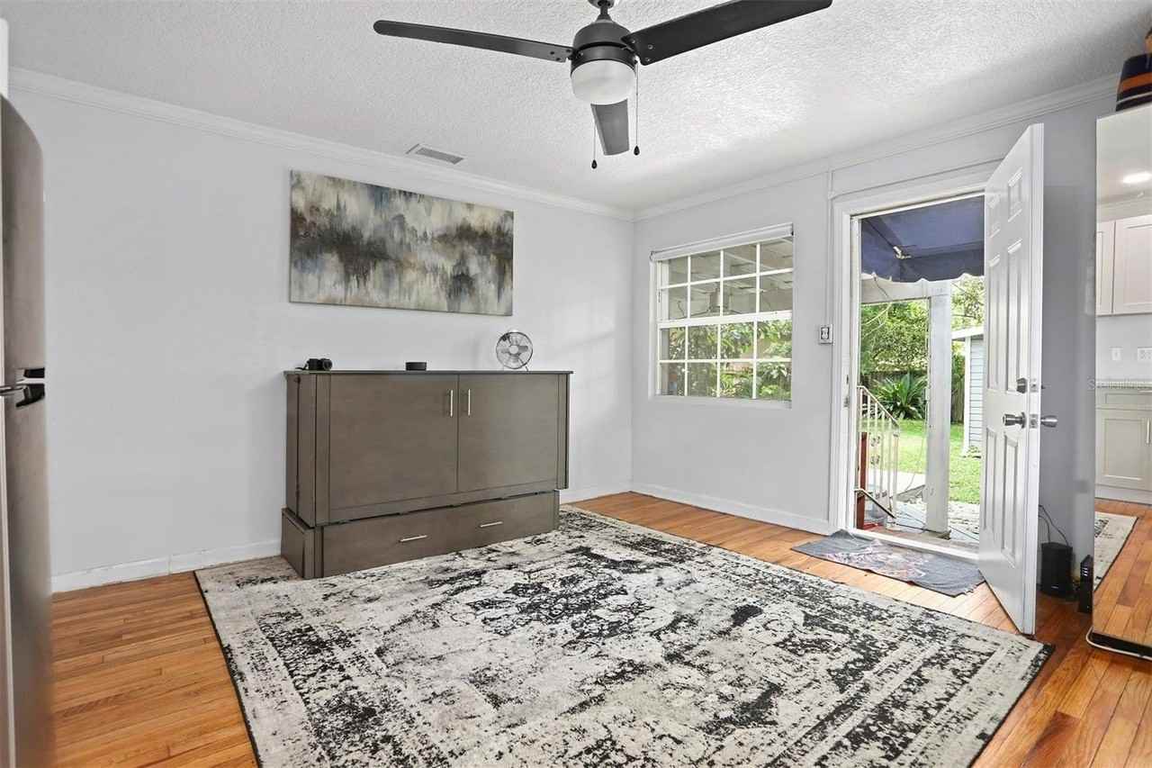 322 E Kaley St #B - Photo 2 of 8