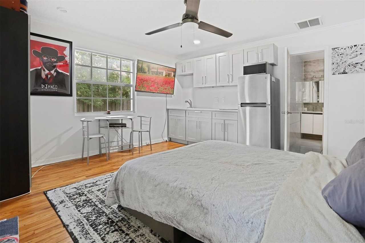 322 E Kaley St #B - Photo 4 of 8