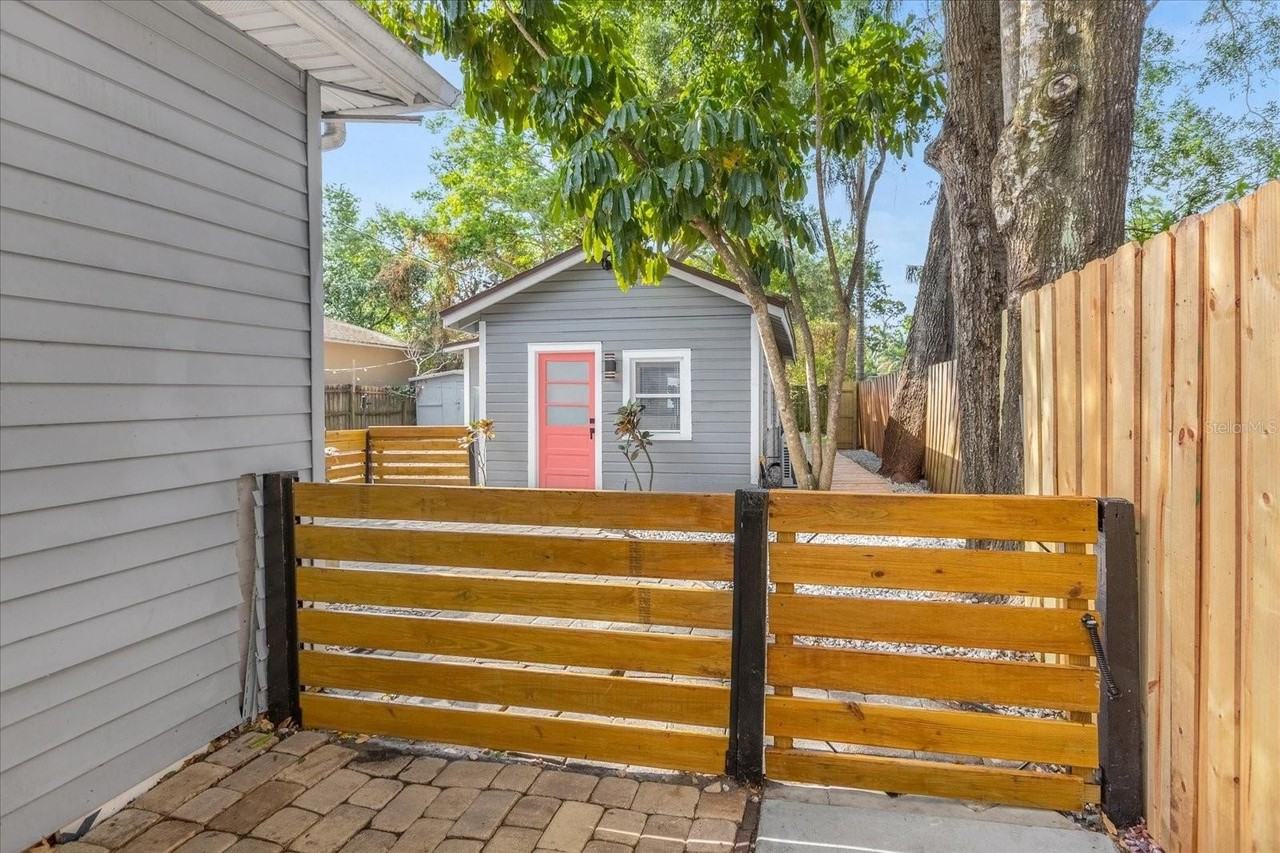 322 E Kaley St #B - Photo 7 of 8