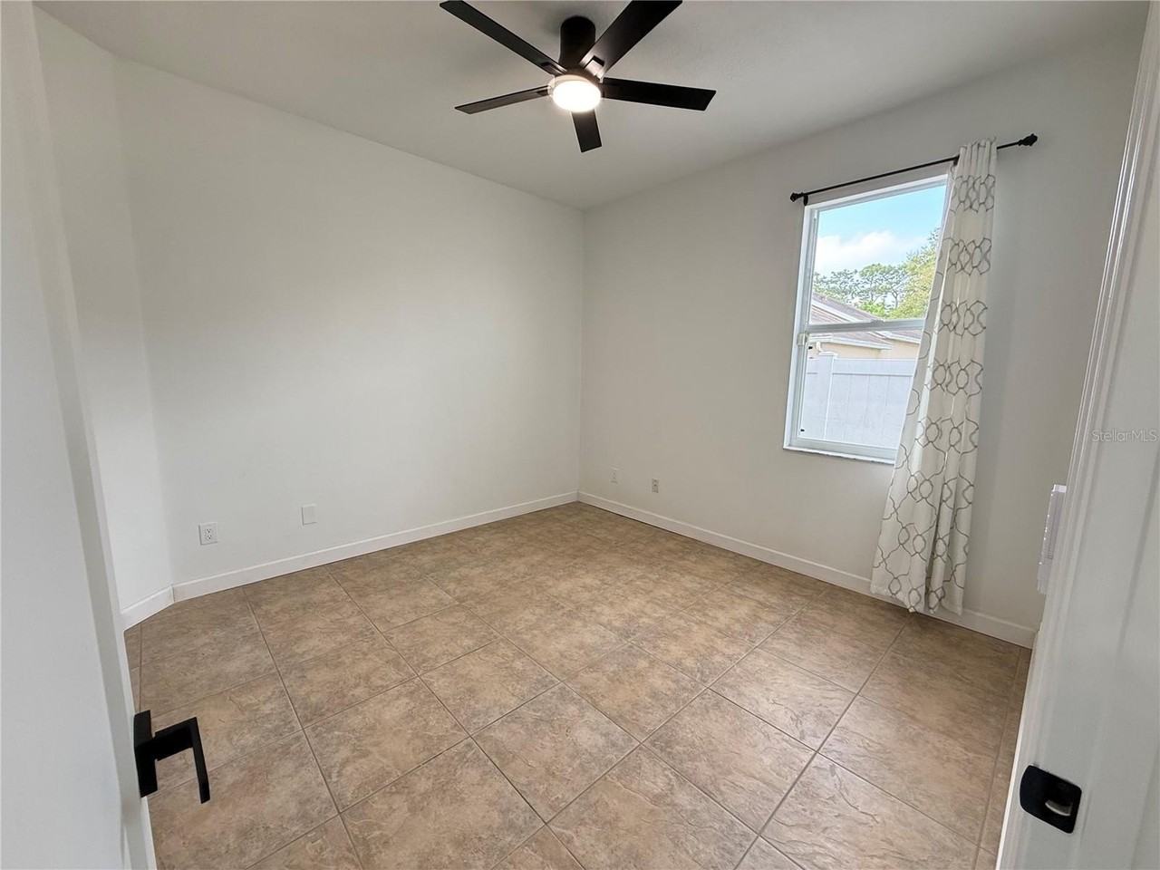 1160 Cherry Valley Way - Photo 6 of 27