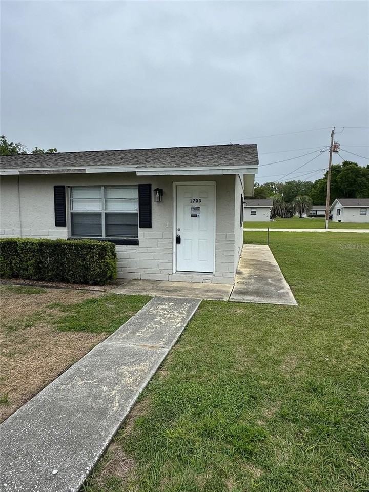 1703 Ne 70th St - Photo 2 of 14