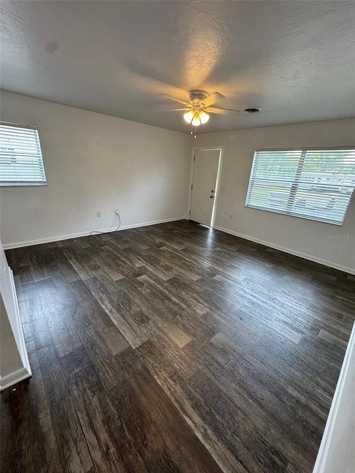 1703 Ne 70th St - Photo 4 of 14