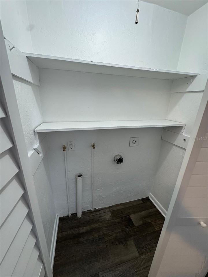 1703 Ne 70th St - Photo 6 of 14