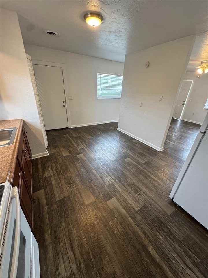 1703 Ne 70th St - Photo 7 of 14