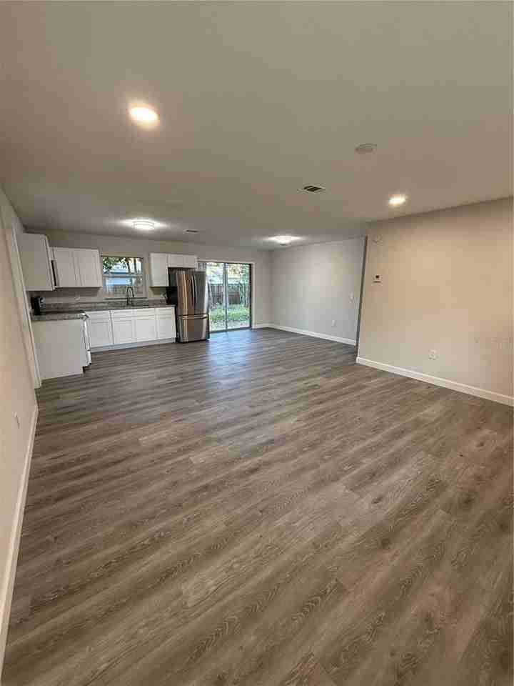 2209 Sw 6th St - Photo 5 of 20