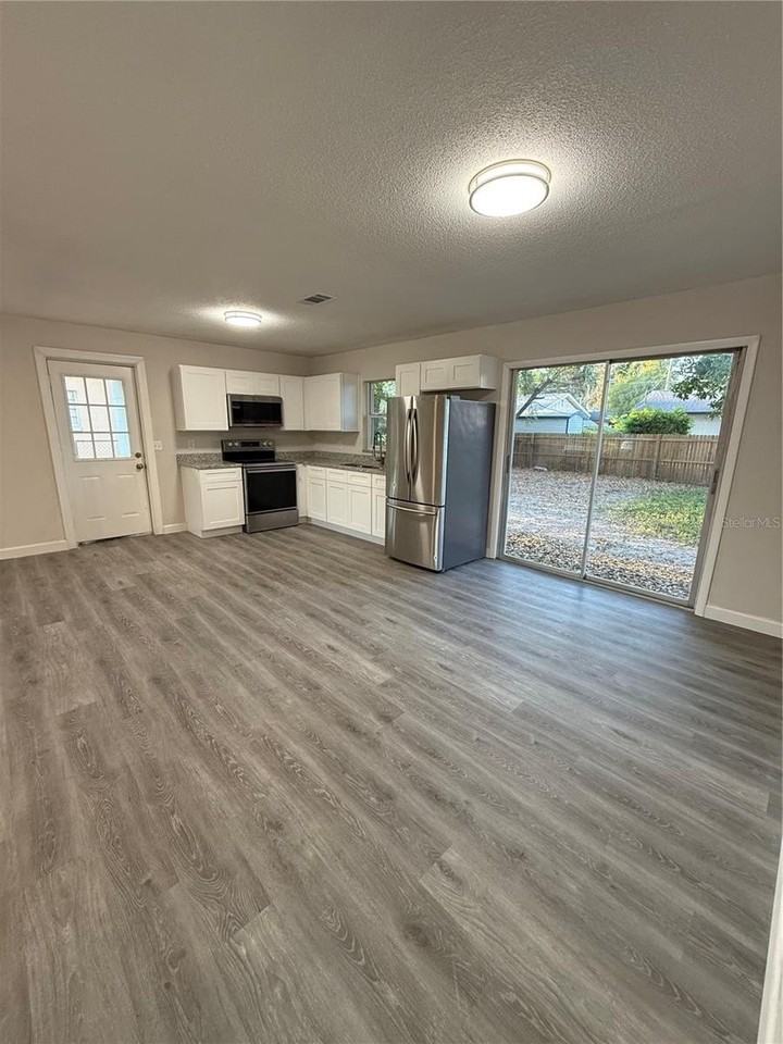 2209 Sw 6th St - Photo 6 of 20